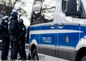 Policija Njemačke uhapsila grupu ljudi koji su nosili životinju na ražanj