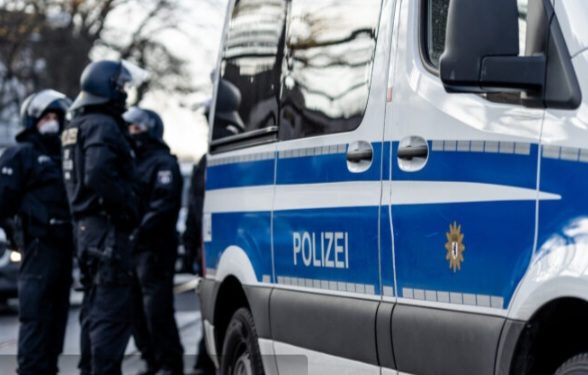 Policija Njemačke uhapsila grupu ljudi koji su nosili životinju na ražanj