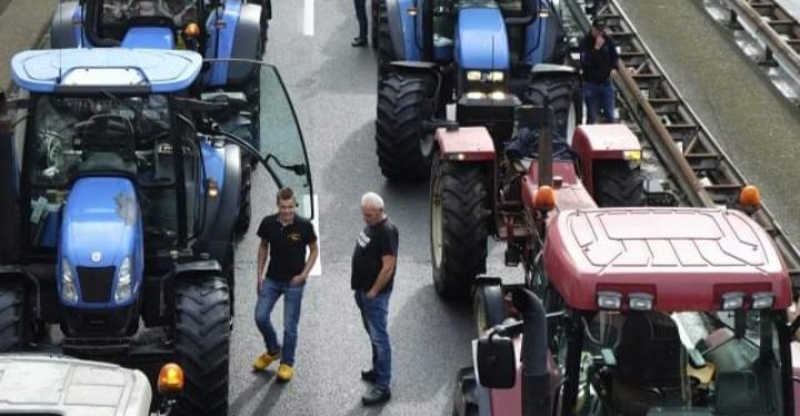Poljoprivrednici najavili od petka totalni štrajk, odbili razgovore sa Vučićem