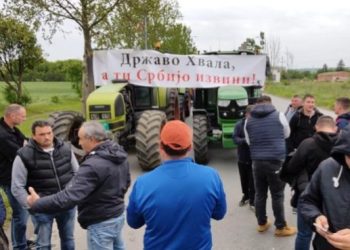 Poljoprivrednici protestuju do ispunjenja zahtjeva, ostali cijelu noć na otvorenom