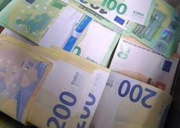 Na proslavio 80. rođendana donio odluku da u vazduh baci preko pola miliona dolara, ljudi u čudu kupili novac