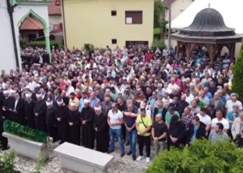 U prisustvu velikog broja građana iz svih gradova Sandžaka, obavljena dženaza r. Ervinu VIDEO