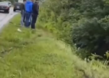 Auto sletelo u Ibar u blizini Leposavića VIDEO