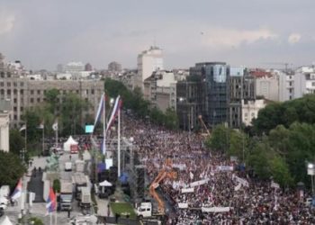Poslednje obraćajnje Vučića kao predsjednika SNS- a, najavio odlazak na večeras održanom skupu