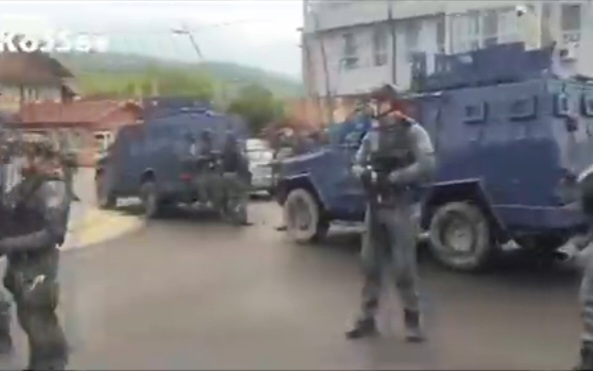 Situacija na Kosovu napeta ali malo mirnija zbog jakog nevremena, povređeno više osoba VIDEO