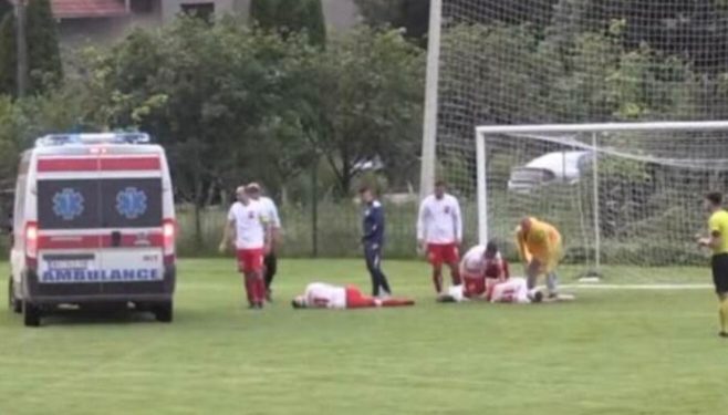 Užasna scena na fudbalskoj utakmici nakon sudara igrača VIDEO