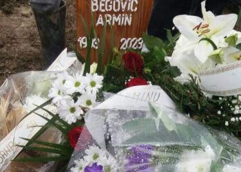 Reisul- ulema Kavazović predvodio dženazu Arminu Begoviću, Enes slomljen od bola FOTO