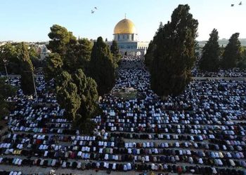 U kompleksu Al-Akse u Al-Qudsu  Bajram namaz danas je klanjalo oko 100.000 vjernika