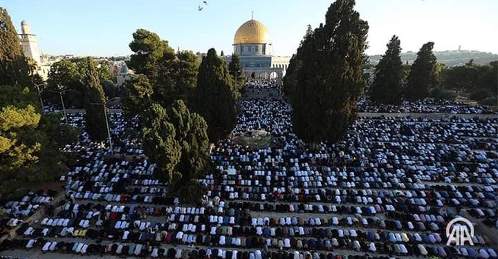 U kompleksu Al-Akse u Al-Qudsu Bajram namaz danas je klanjalo oko 100.000 vjernika
