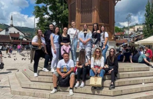 Maturanti iz Srbije samoinicijativno došli u Sarajevo kako bi obišli vjerske i kulturne objekte