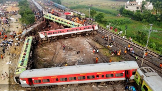 Katastrofalna železnička nesreća u Indiji stradalo je najmanje 288 ljudi