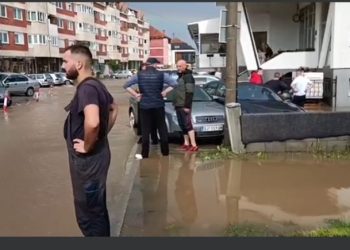 Jako nevrjeme zahvatilo Sjenicu, rijeke ulicama. Poziv građanima za punjenje džakova VIDEO