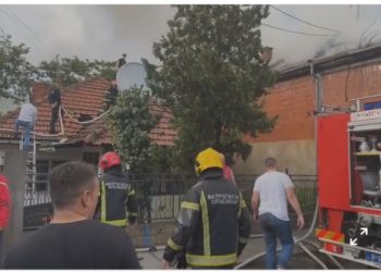Novi Pazar: Požar na kuću koju je udario grom VIDEO