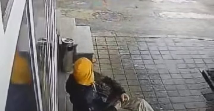 Lopov  u sred dana krade u centru Rožaja VIDEO