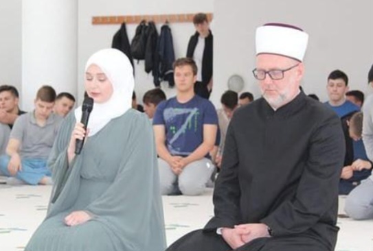 Hanan Mujanović postala hafiza Kur'ana, poslednje stranice pročila pred Komisijom