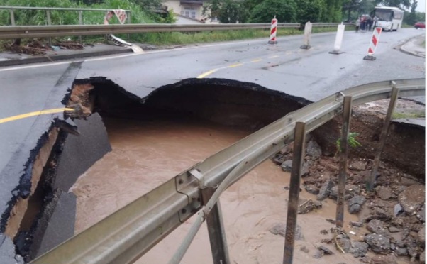 Poplave širom Srbije, u 37 gradova vanredna situacija. Prsečena Ibarska magistrala VIDEO