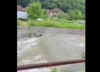 Dijete (5) trotinetom upalo u nabujali potok, tijelo pronađeno VIDEO