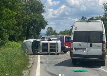 Težak udes na Ibarskoj magistrali kod Čačka, učestvovalo auto i teretno vozilo