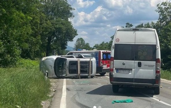 Težak udes na Ibarskoj magistrali kod Čačka, učestvovalo auto i teretno vozilo
