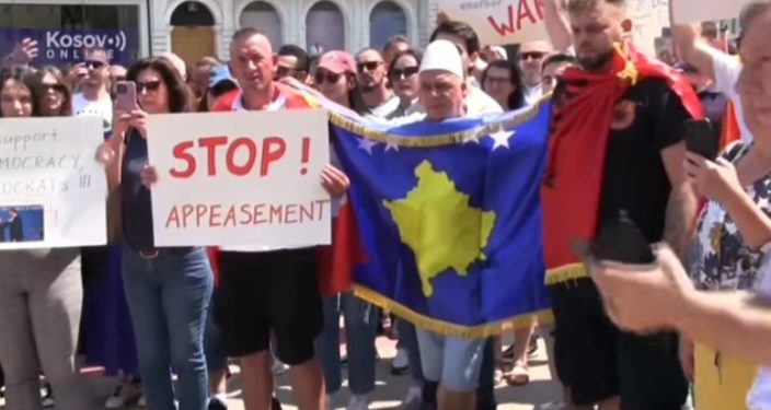 Beč: Kosovska dijaspora održala protest podrške Aljbinu Kurtiju VIDEO