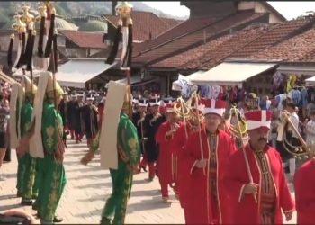 Turski vojni hor “Meher” na Baščaršiji izveo program, pjevali sevdalinke VIDEO