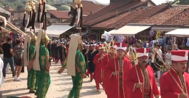 Turski vojni hor “Meher” na Baščaršiji izveo program, pjevali sevdalinke VIDEO