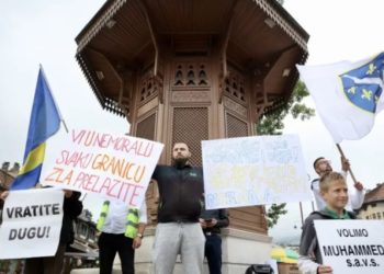 U Sarajevu protest protiv parade, Rijaset apelovao na  distanciranje od povorke koja promovira grijeh