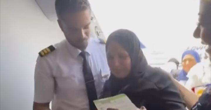 Krenula na hadždž a nije znala da je u avionu pilot njen sin VIDEO