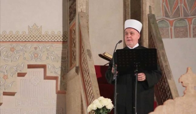 Kavazović u Begovu džamiju održao bajramsku hutbu: Radimo na podizanju porodice i sloge, podjele i izolacije štetne