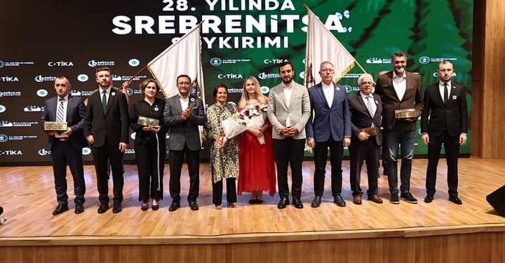 U Istanbulu postavljena umjetnička instalacija “Majčina marama”, u okviru obilježavanja 28. godišnjice genocida u Srebrenici
