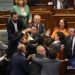 Na sjednici Skupštine Kosova opozicioni poslanici napali Kurtija dok je bio za govornicom