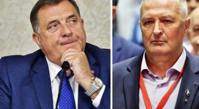 Incident u Konjicu, Helez nasrnuo na Dodika kada je opsovao genocid u Srebrenici