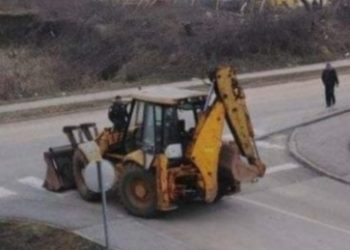 U centru Skoplja bagerom pregazio ženu