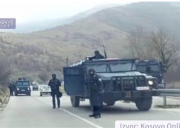 Jake policijske snage Kosova kod Jarinja radi sprečavanja  ilegalnog ulaska
