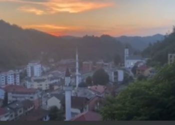 Provokacija iz dvorišta crkve u Srebrenici, puštaju pjesmu Veseli se srpski rode VIDEO