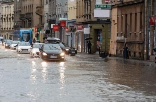Snažno nevreme pogodilo Zagreb, dvije osobe stradale a mnogo povređenih VIDEO