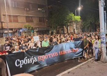 Dvanaesti protest Srbija pritiv nasilja, kolona stigla ispred RTS