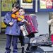 Dva brata i sestra svirali u Knez Mihajlovoj pa dobili 100.000 evra i život im se preokrenuo