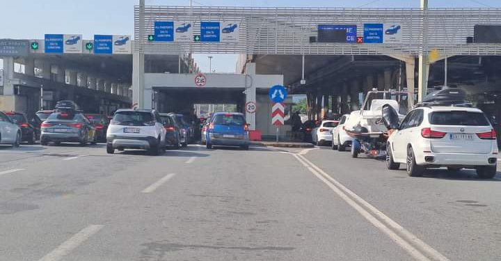 Sistemska nebriga o mladima dovela do sve većeg broja mladih koji odlaze iz Srbije