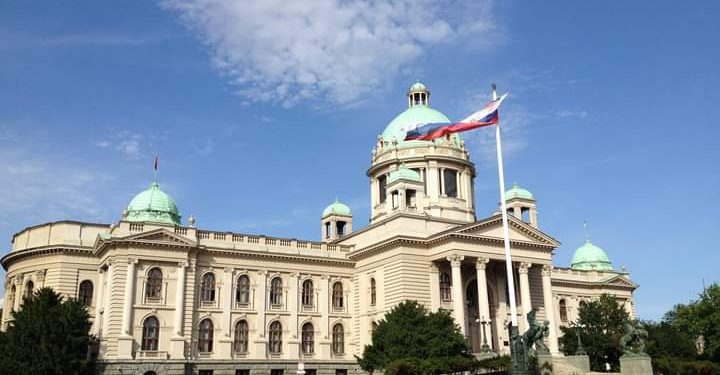 Stradao radnik na održavanju lifta u Narodnoj skupštini, lift mu prekinuo glavu
