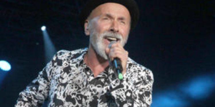 Jedni sa nestrpljenjem očekuju koncert Merlina a drugi pokrenuli peticiju za zabranu ulaska u zemlju