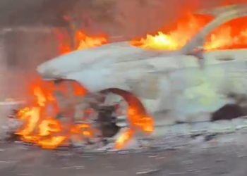 Gori auto kod tunela na putu Ribariće – Novi Pazar VIDEO