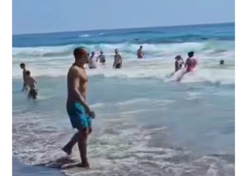 Umalo još jedna tragedija na Velikoj plaži u Ulcinju, spašen muškarac (50) iz Novog Pazara