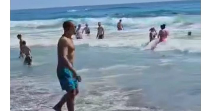 Umalo još jedna tragedija na Velikoj plaži u Ulcinju, spašen muškarac (50) iz Novog Pazara