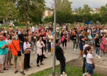 Građani po jakom nevremenu protestuju po 14. put u Beogradu i nekoliko drugih gradova
