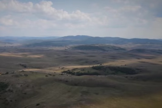 Šta sve možete naći na Peštersku visoravan, puna skrivenih delova i nepreglednih pašnjaka VIDEO