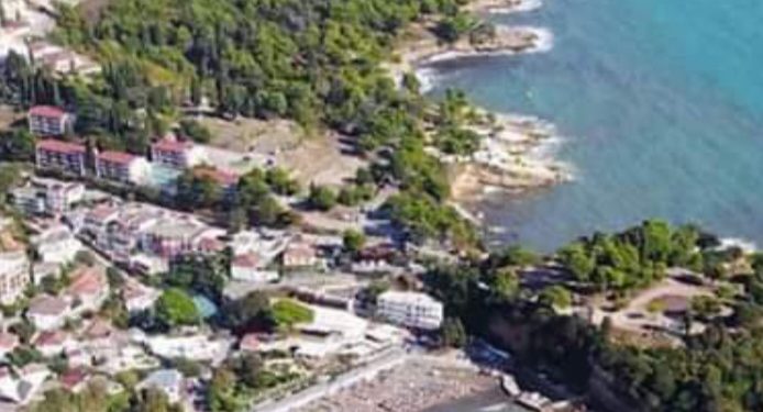 Ženska plaža u Ulcinju na mjestu gdje izvire sumporna voda, liječi sterilitet