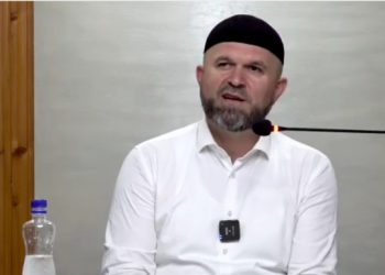 Da li je klanjanje za umrle dopušteno i da li oni od toga imaju ikakve koristi?