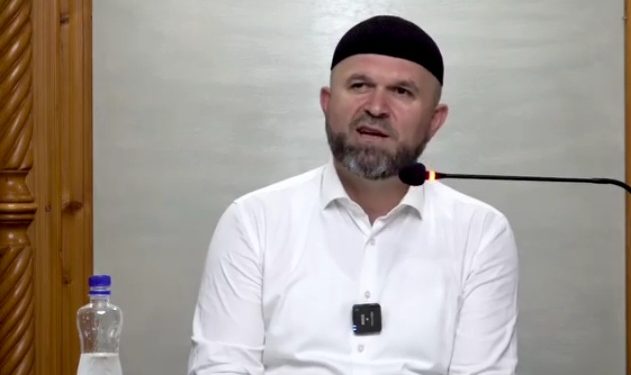 Da li je klanjanje za umrle dopušteno i da li oni od toga imaju ikakve koristi?