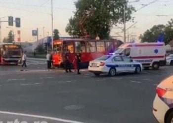 Haos u Beogradu, sudarili se tramvaj i autobus- deset oaoba povređeno